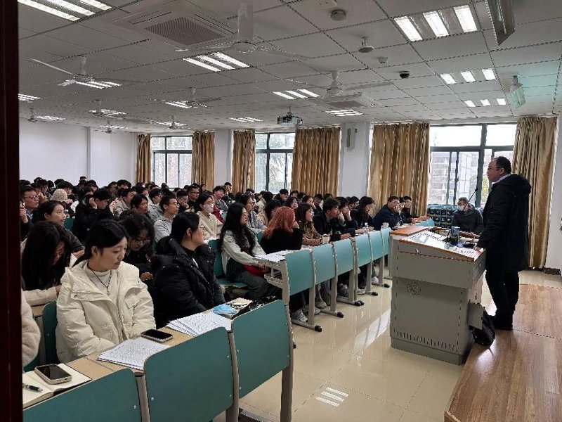 在这个数字化时代，网络学习平台成为了许多人获取新知的重要途径。本文将以故事叙述类的方式，分享多个网络学习平台的特点与优劣。